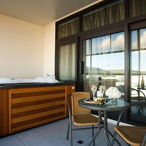 Executive One-Bedroom Apartment